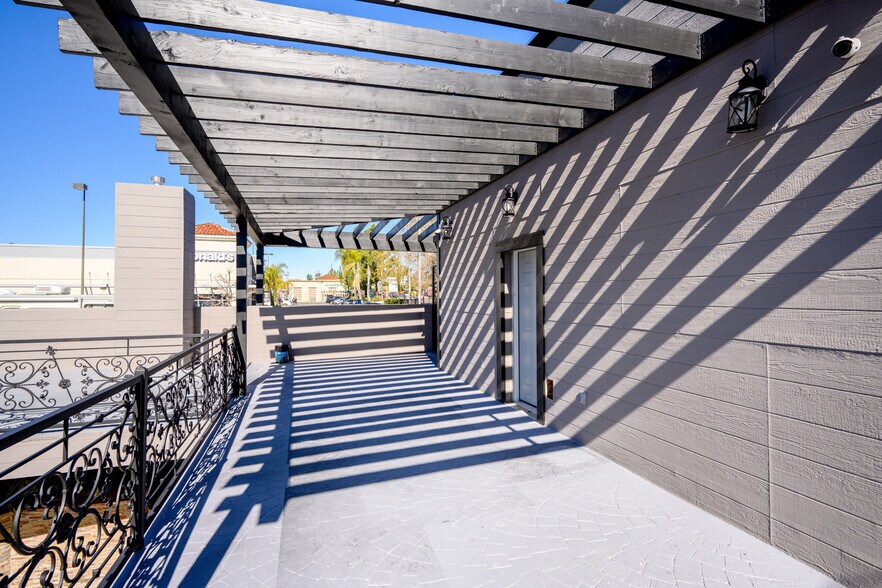 More Photos Of 6500 Foothill Blvd, Tujunga Restaurant For Sale
