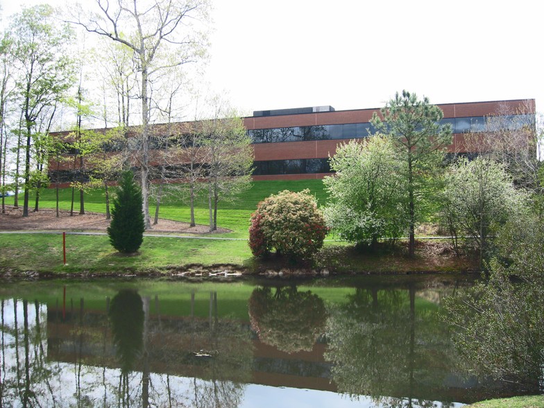 More Photos Of 620 Moorefield Park Dr, Richmond Office For Lease