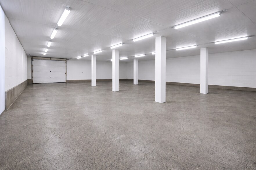 More Photos Of 21 Ranger Dr, Kittery Light Distribution For Sale