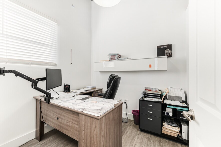 More Photos Of 4980 E 10th Ct, Hialeah Warehouse For Sale