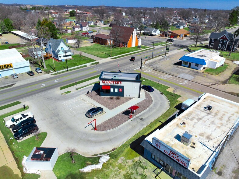 More Photos Of 901 W Platt St, Maquoketa Service Station For Sale