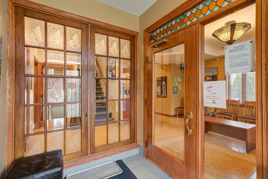 More Photos Of 415 Rue Du Village, Repentigny Office For Sale