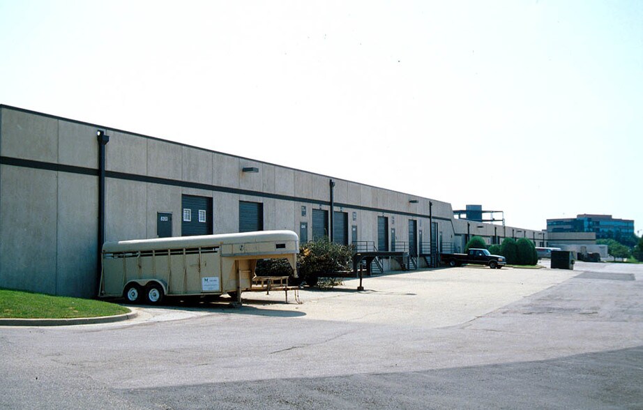 More Photos Of 8317-8405 Melrose Dr, Lenexa Flex For Lease