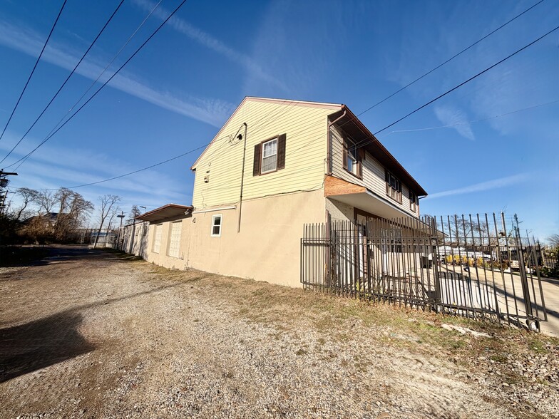 More Photos Of 69 Saint Mihiel Dr, Riverside Warehouse For Sale