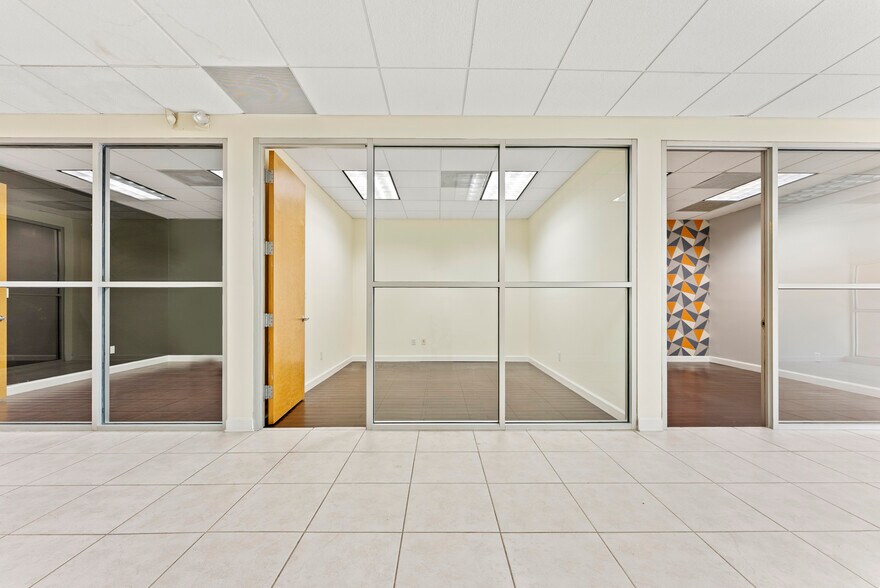 More Photos Of 20165-20199 NE 16th Pl, Miami Flex For Lease