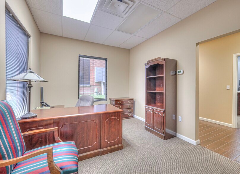 More Photos Of 106 Mission Ct, Franklin Office For Sale