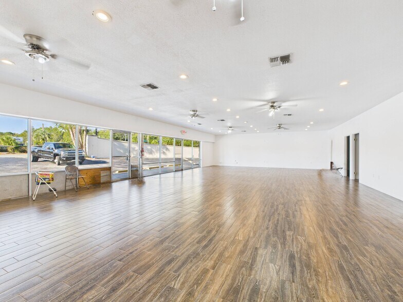More Photos Of 1 Beverly Hills Blvd, Beverly Hills General Retail For Sale