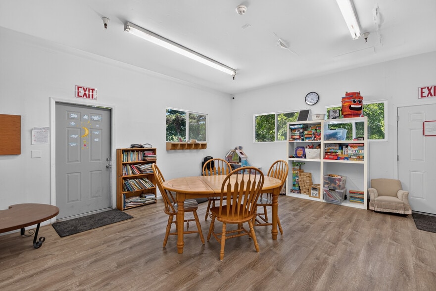 More Photos Of 530 N Cloverdale Blvd, Cloverdale Specialty For Sale