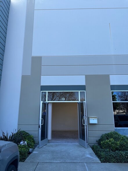 More Photos Of 1939 Monterey Rd, San Jose Showroom For Sale