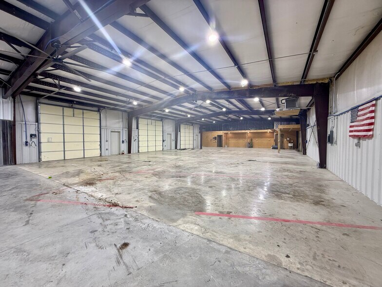 More Photos Of 60 County Road 9501 N, Brookland Warehouse For Lease