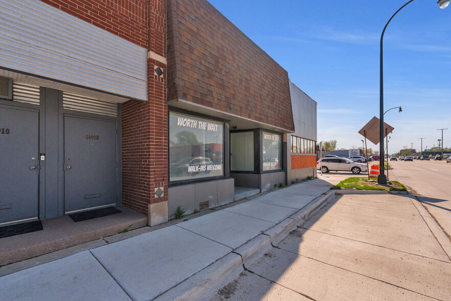 More Photos Of 16906 E Nine Mile Rd, Eastpointe Storefront For Sale