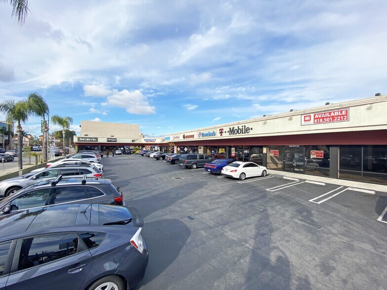 More Photos Of 18955-18971 Ventura Blvd, Tarzana Storefront For Lease