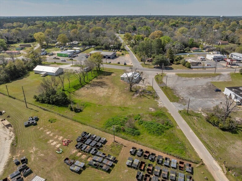More Photos Of 131 S Jackson St, Hawkinsville Flex For Sale