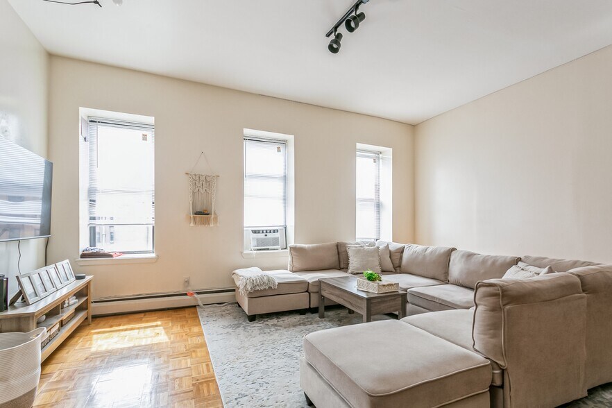 More Photos Of 2150 Fifth Ave, New York Storefront Retail Office For Sale