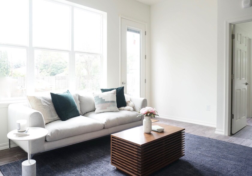 More Photos Of 1910 E Mill Plain Blvd, Vancouver Apartments For Sale