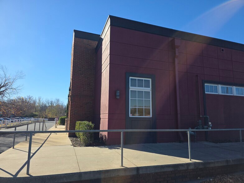 More Photos Of 1940 Cinema Dr, Rock Hill Restaurant For Lease