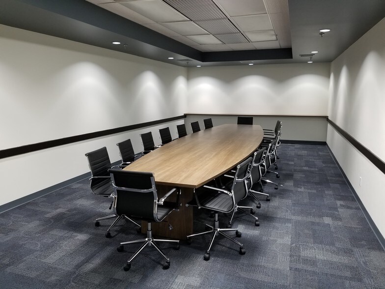 More Photos Of 16-20 NW 3rd St, Evansville Office For Lease