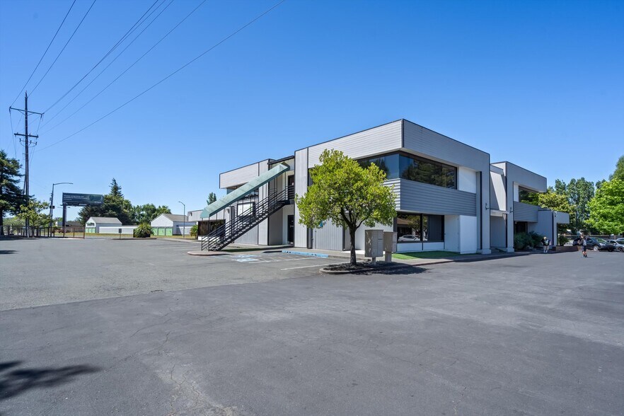More Photos Of 6640 Redwood Dr, Rohnert Park Office For Sale