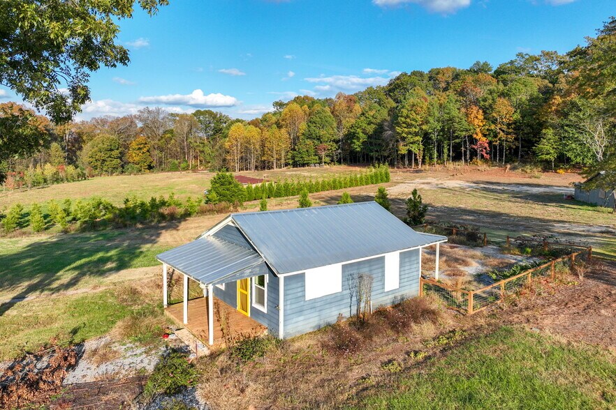 More Photos Of 5662 Cemetery Rd, Lula Land For Lease