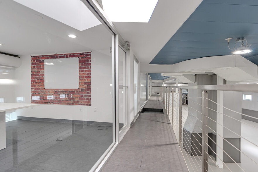 More Photos Of 3114 Tonnelle Ave, North Bergen Showroom For Lease