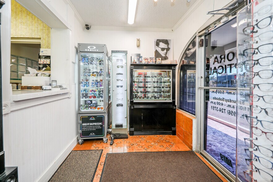 More Photos Of 1019 San Bernardo Ave, Laredo Office For Sale