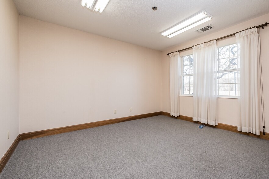 More Photos Of 7222 Day Ave SW, Navarre Medical For Lease