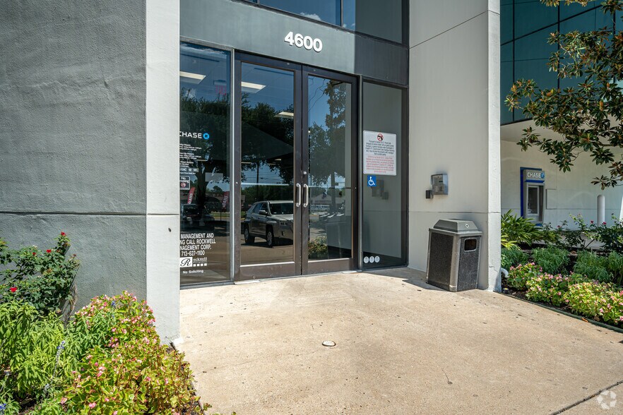 More Photos Of 4600 Highway 6 N, Houston Office For Lease