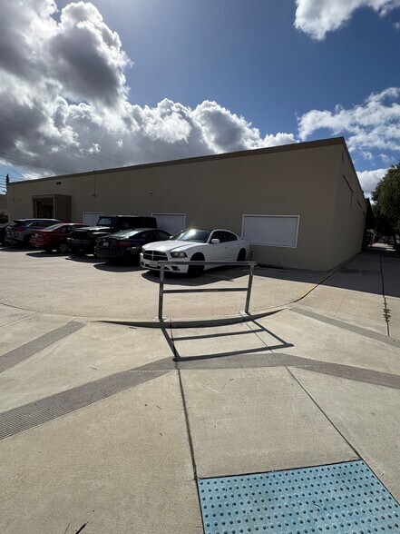More Photos Of 1500 W Burbank Blvd, Burbank Office For Sale