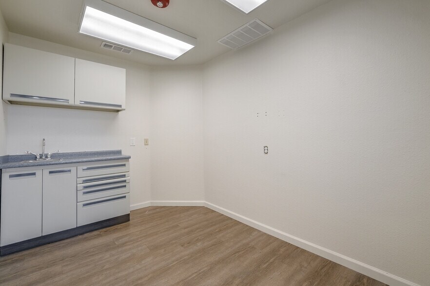 More Photos Of 21297 Foothill Blvd, Hayward Medical For Lease