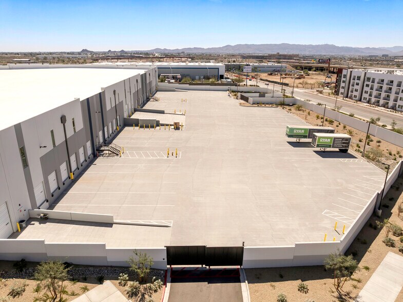 More Photos Of 4833 E Washington St, Phoenix Warehouse For Lease
