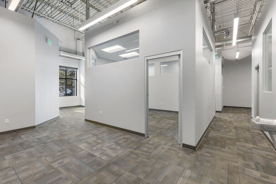 More Photos Of 590 Burbank St, Broomfield Flex For Lease
