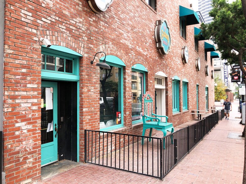 More Photos Of 379 4th Ave, San Diego Restaurant For Lease