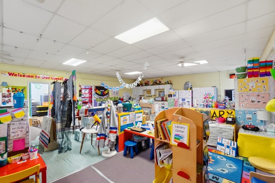 More Photos Of 213 N Broadway St, Spencerville Flex For Sale