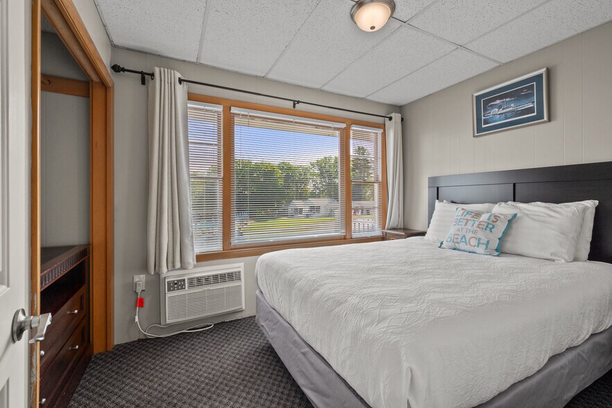 More Photos Of 291 Endicott St N, Laconia Hotel For Sale