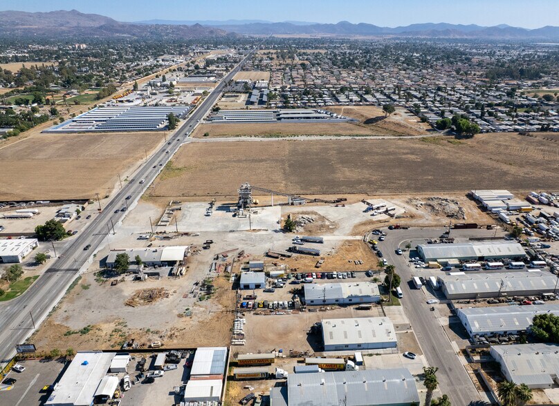 Primary Photo Of 1315 N State St, Hemet Contractor Storage Yard For Sale
