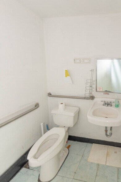 More Photos Of 3600 S Hanover St, Baltimore Storefront For Sale