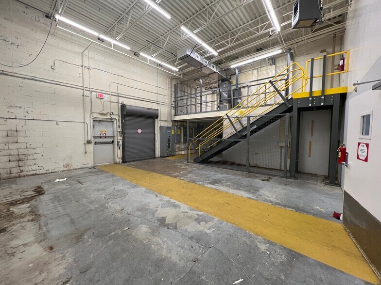 More Photos Of 2001 Garth Rd, Baytown Freestanding For Lease