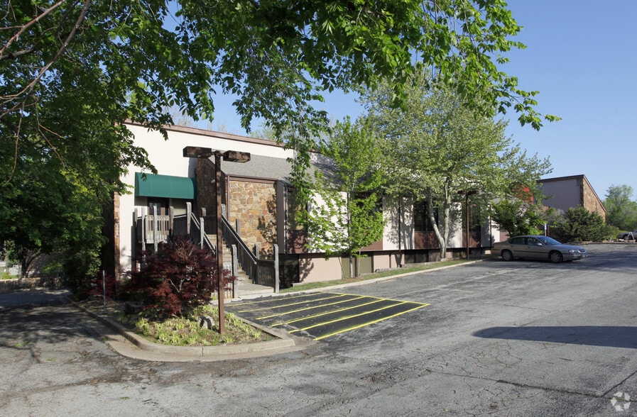 More Photos Of 5272 S Lewis Ave, Tulsa Office For Sale