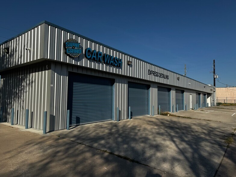 Primary Photo Of 17510 Wayforest Dr, Houston Carwash For Sale