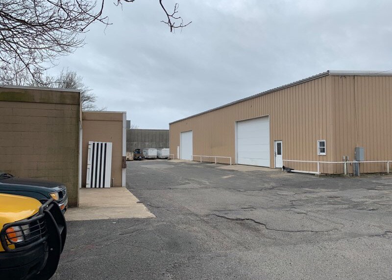 More Photos Of 3 Railroad Ave, East Hampton Storefront Retail Office For Lease