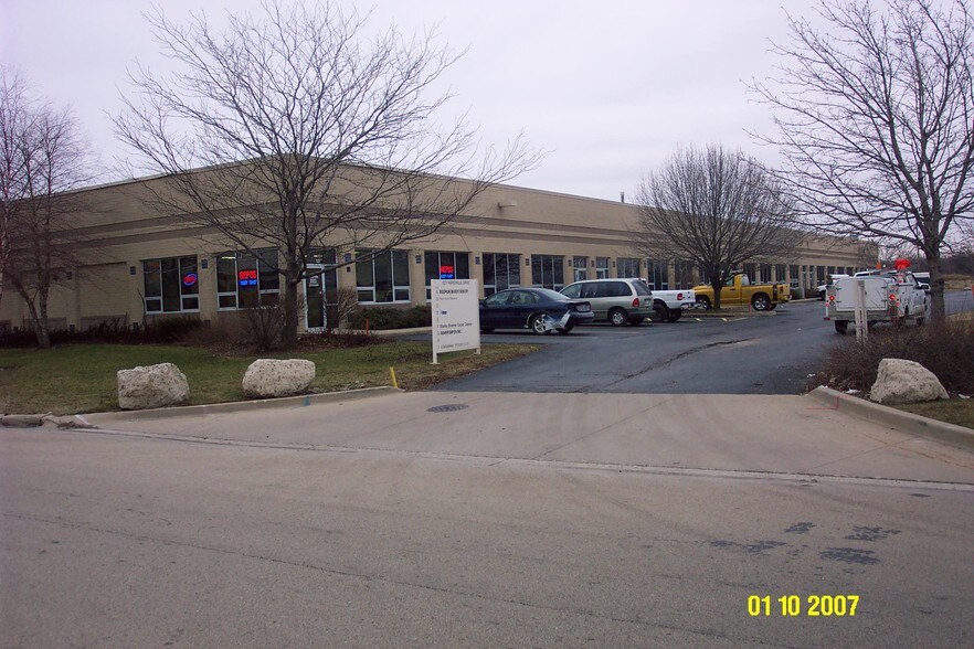 More Photos Of 1277 Naperville Dr, Romeoville Warehouse For Lease
