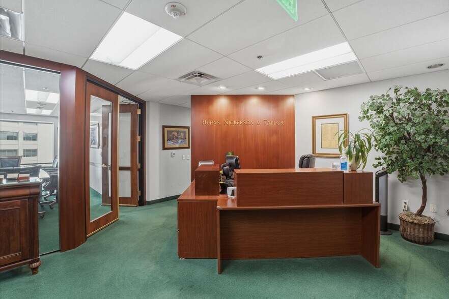 More Photos Of 3033 N Central Ave, Phoenix Office For Sale