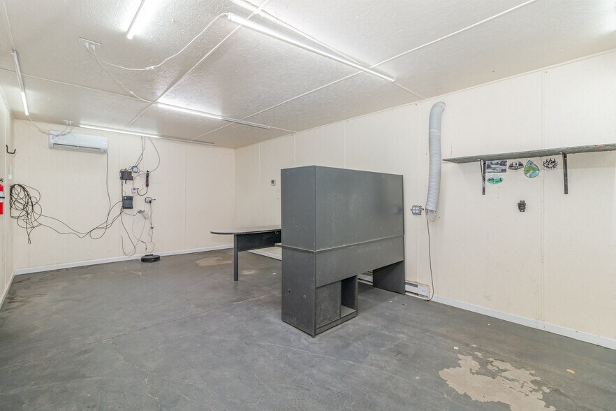 More Photos Of 8285 Tri County Hwy, Sardinia Flex For Sale