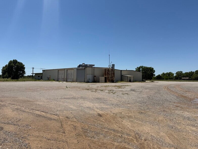 More Photos Of 5328 E Market St, Enid Manufacturing For Sale