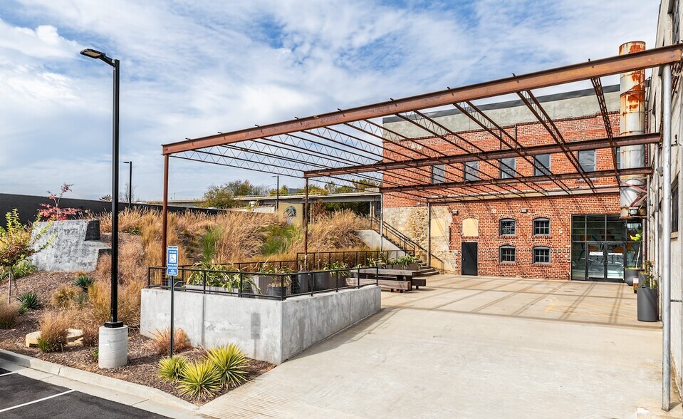 More Photos Of 565 Northside Dr, Atlanta Office For Lease