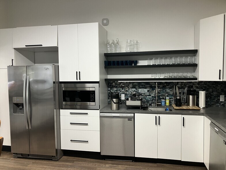 More Photos Of 1200 5th St, Berkeley Light Manufacturing For Sale