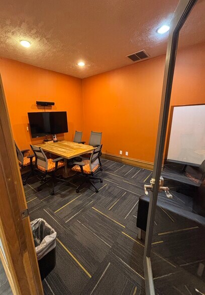 More Photos Of 75 E Pine St, Zionsville Office For Lease