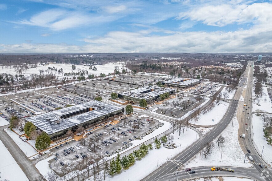 More Photos Of 300 Jericho Quadrangle, Jericho Unknown For Lease