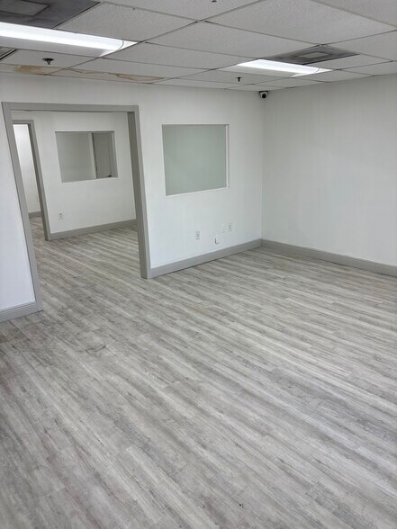 More Photos Of 7975 NW 21st St, Doral Warehouse For Lease