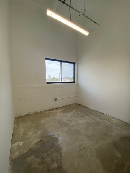 More Photos Of 901 E 31st St, Los Angeles Manufacturing For Lease
